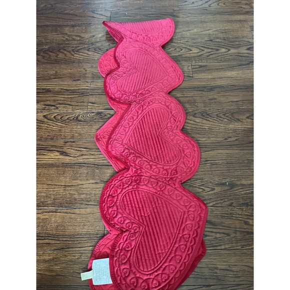 cynthia rowley velvet hearts table runner 14" X 90" - Picture 1 of 4